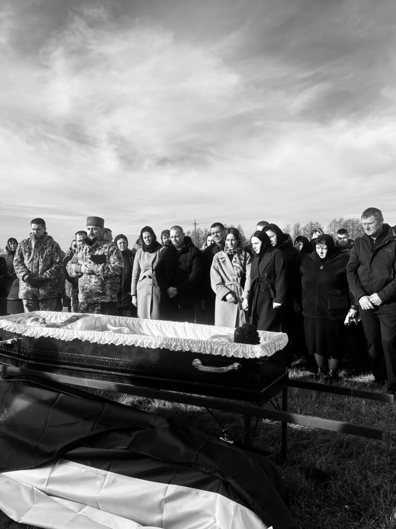 До останнього подиху боронив Україну: на Волині попрощалися із загиблим Героєм Іваном Кіпенем
