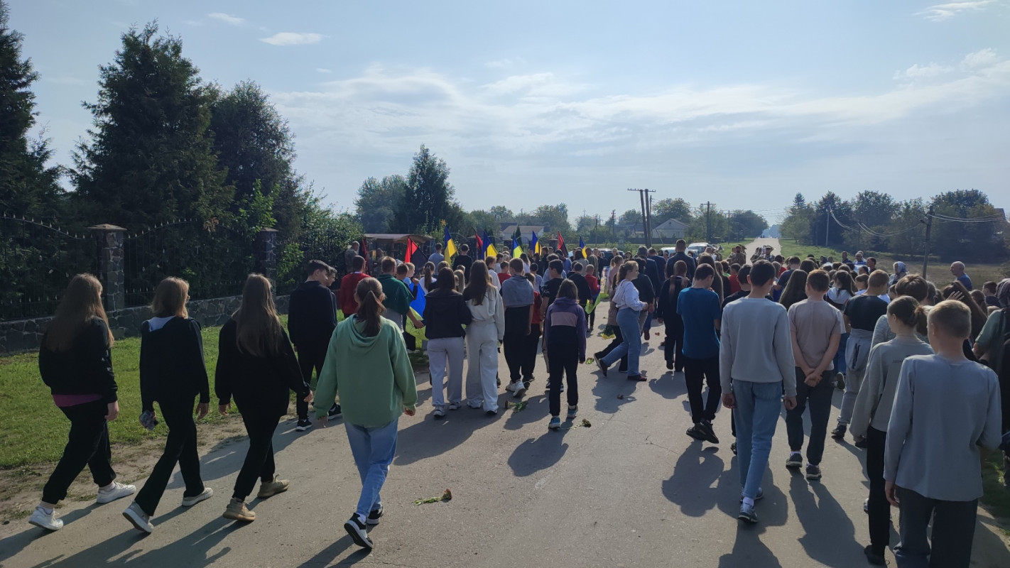 У Луцькому районі всім селищем прощалися із захисником Валентином Ворошилом