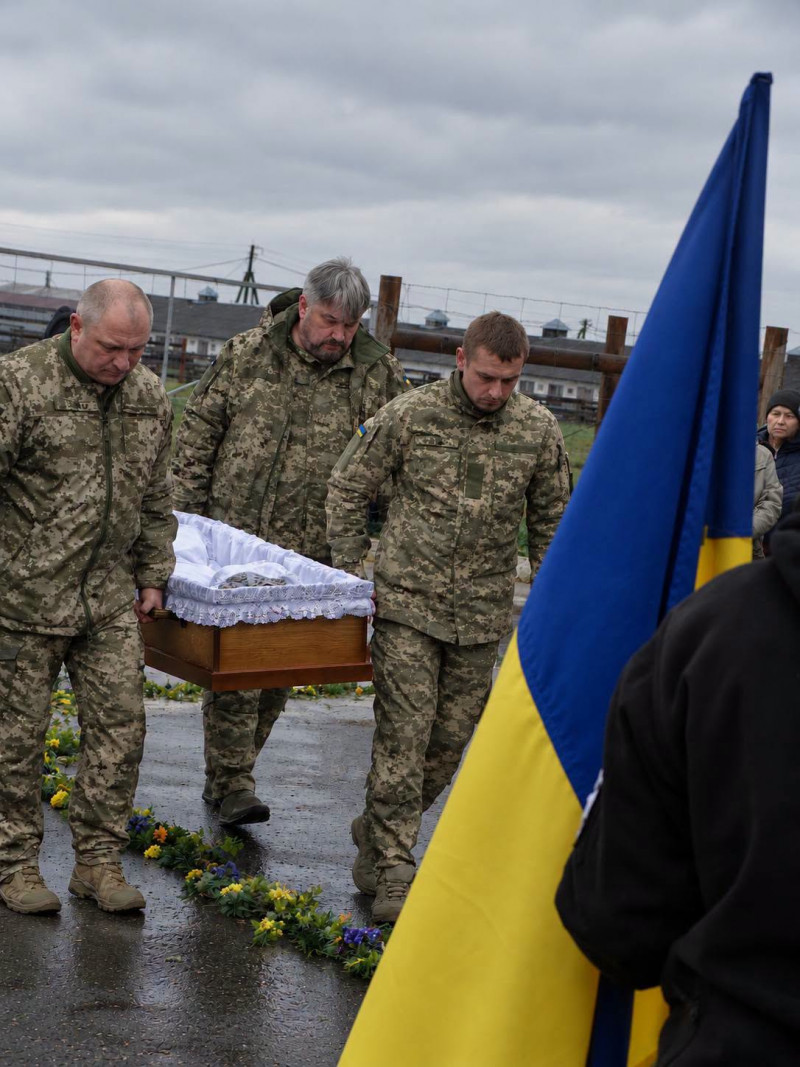 Серце раптово зупинилося у 29 років: на Волині провели в останню путь молодого захисника Владислава Косюка