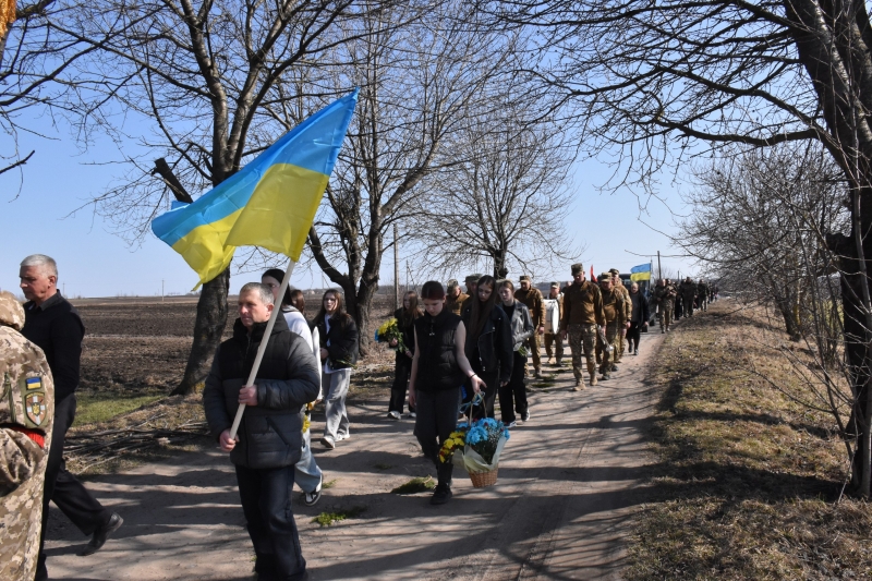 У громаді на Волині сотні людей вийшли провести полеглого Героя Василя Філончука в останню дорогу