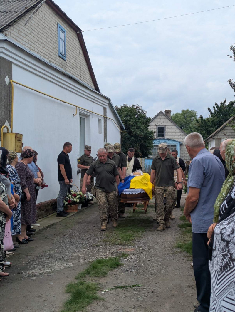 Серце не витримало пережитого на війні: на Волині попрощалися з Героєм Валерієм Вакулюком
