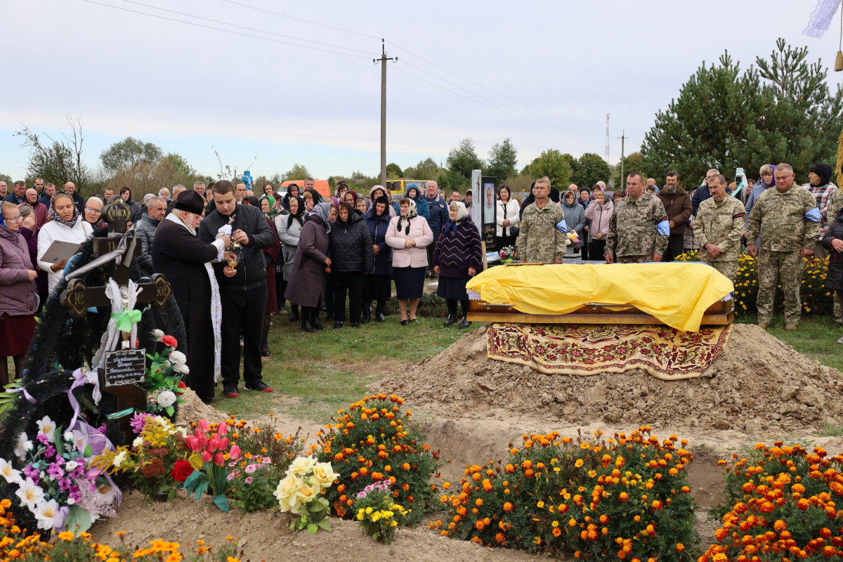 Не встиг одружитися й відчути радості батьківства: на Волині попрощалися з Героєм Олександром Коцурою