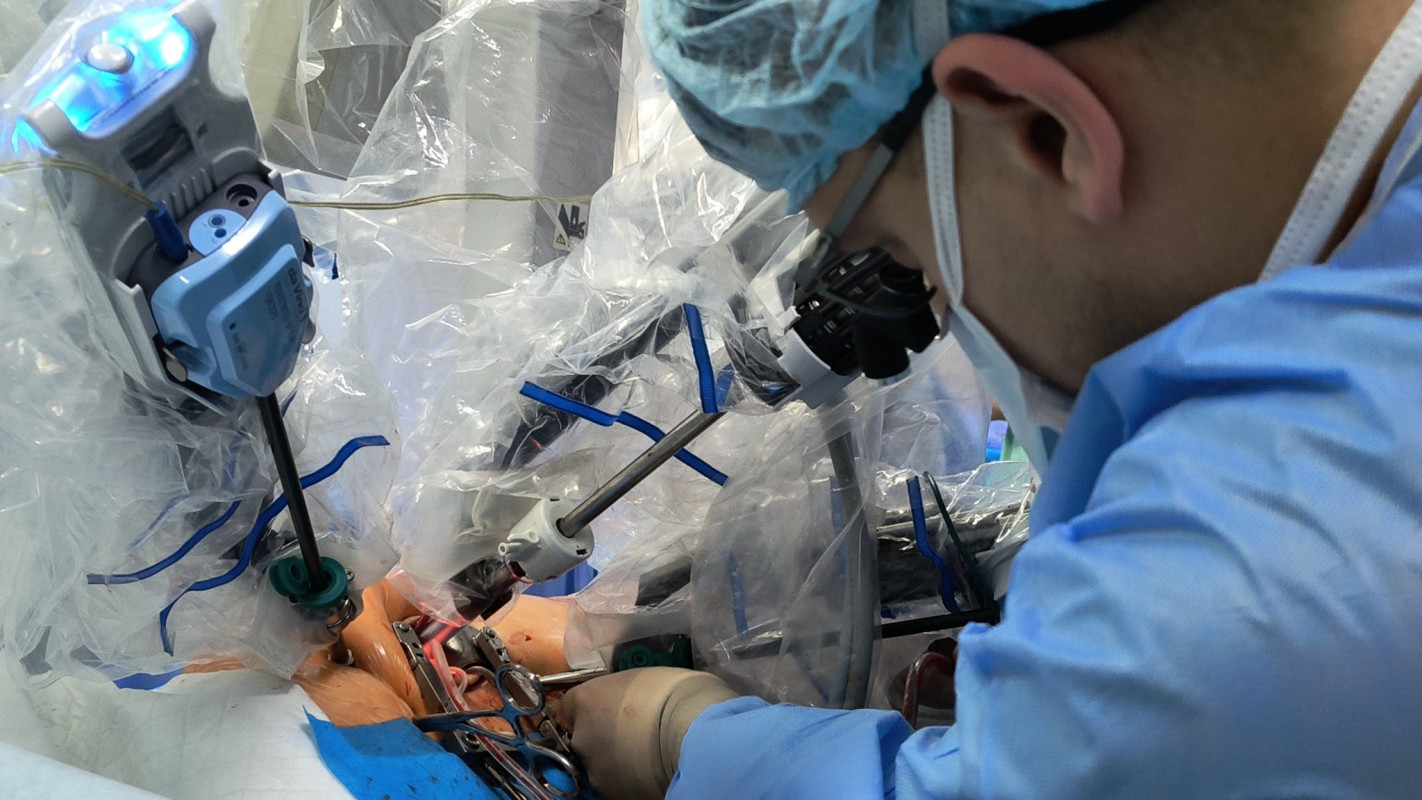 Волинянці видалили пухлину серця за допомогою робота