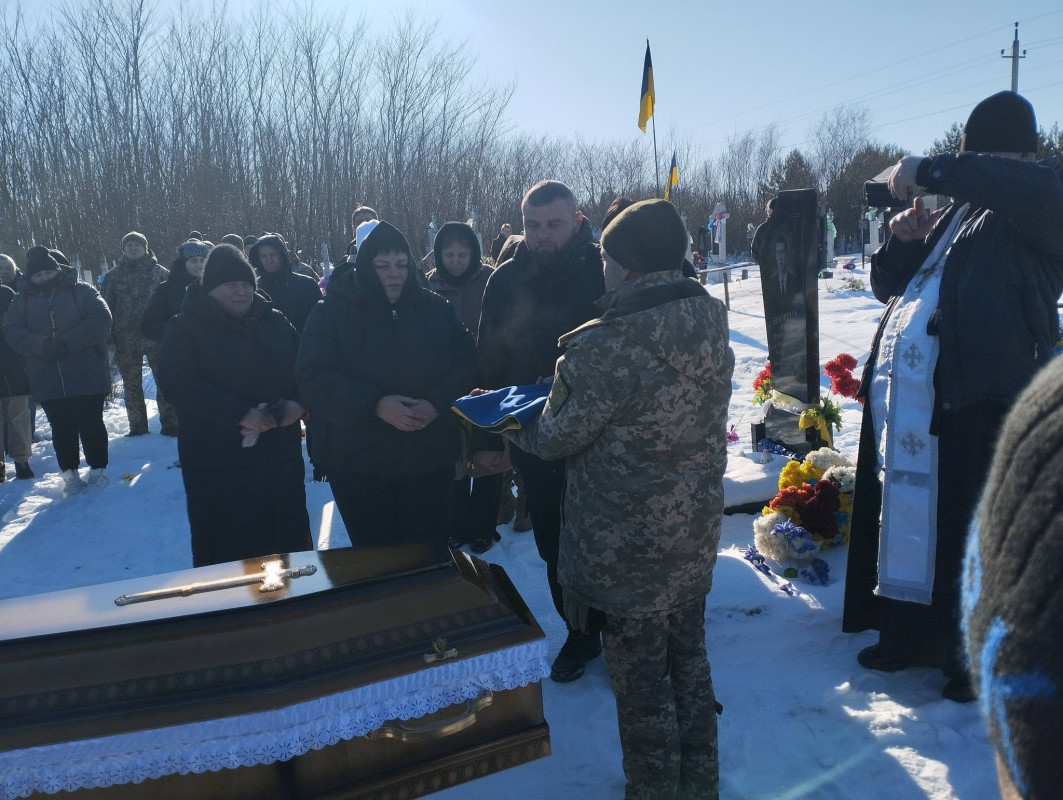 Служив на найважчих напрямках фронту: на Волині поховали Героя Юрія Савлюка