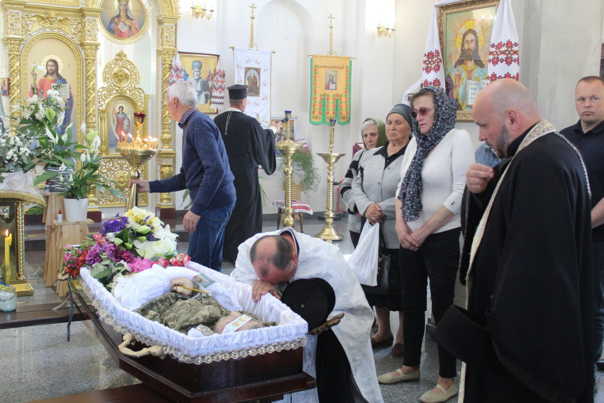 В бою отримав поранення, несумісні з життям: на Волині поховали Героя Сергія Дмитрука