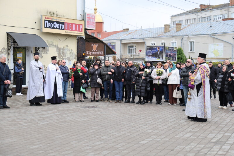 Загинув півтора року тому: у Луцьку попрощалися із воїном Іваном Литвинчуком