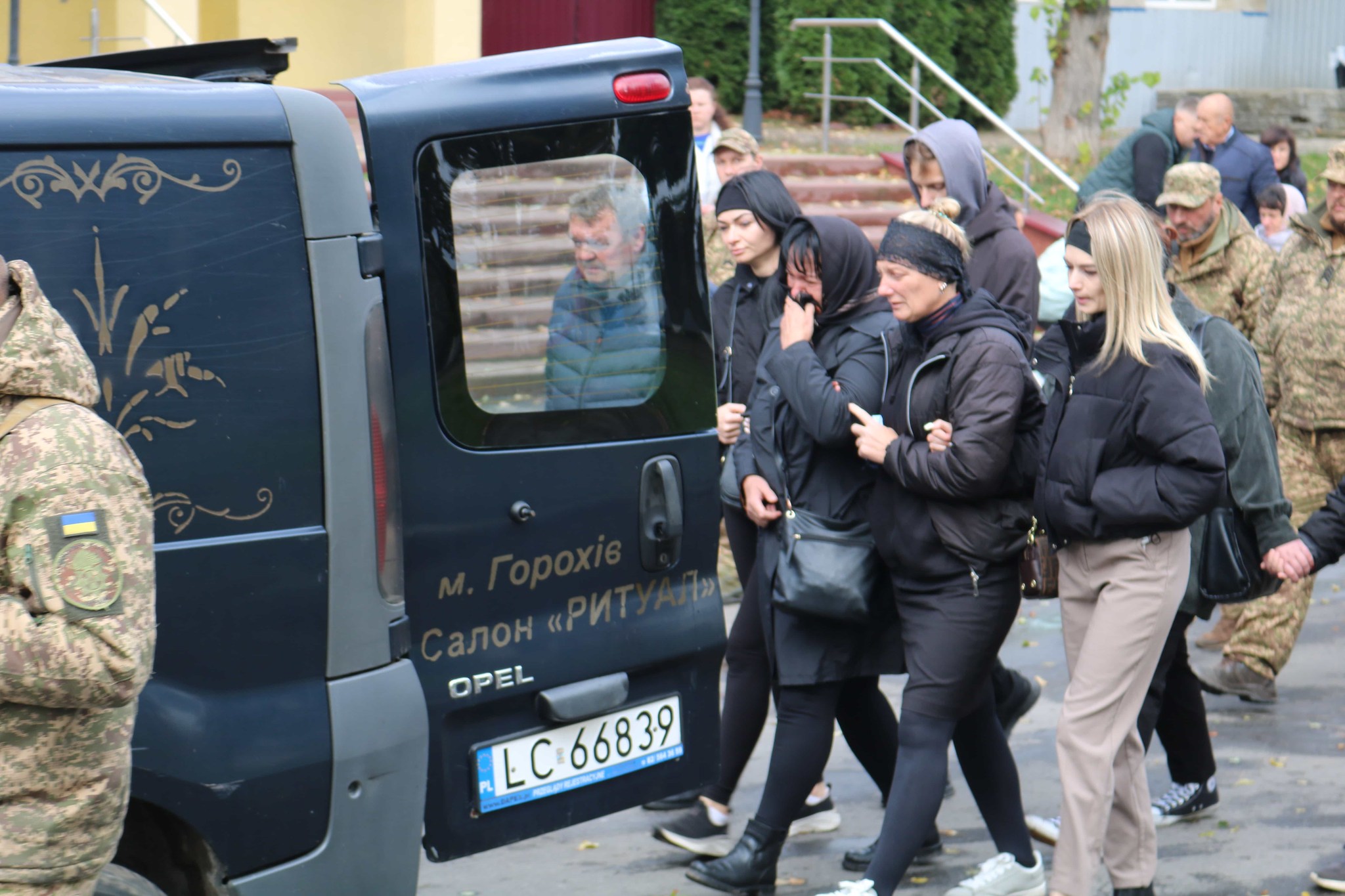 Небесне військо поповнилося ще одним Героєм: на Волині в останню путь провели Героя Олександра Ходачкевича