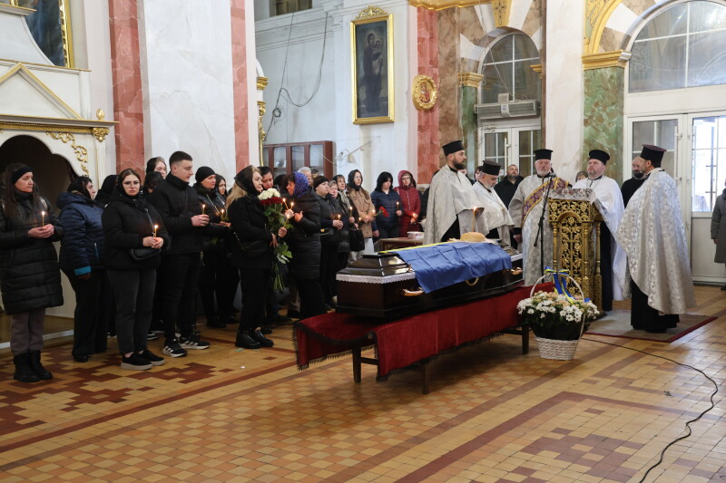 Загинув півтора року тому: у Луцьку попрощалися із воїном Іваном Литвинчуком
