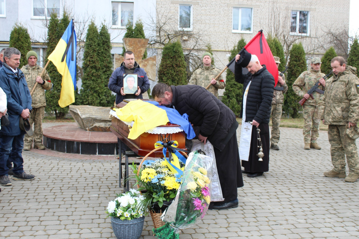 Півтора року невідомості: на Волині попрощалися із загиблим на Курщині Валентином Волошиним