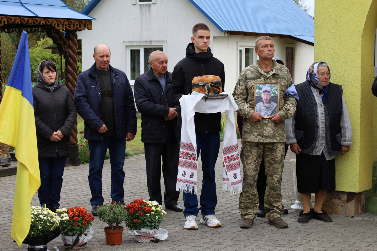 Не встиг одружитися й відчути радості батьківства: на Волині попрощалися з Героєм Олександром Коцурою