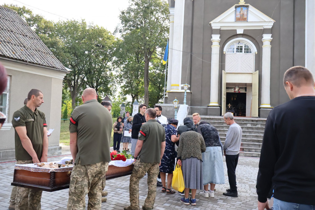 На Волині в останню путь провели військовослужбовця Леоніда Фищука