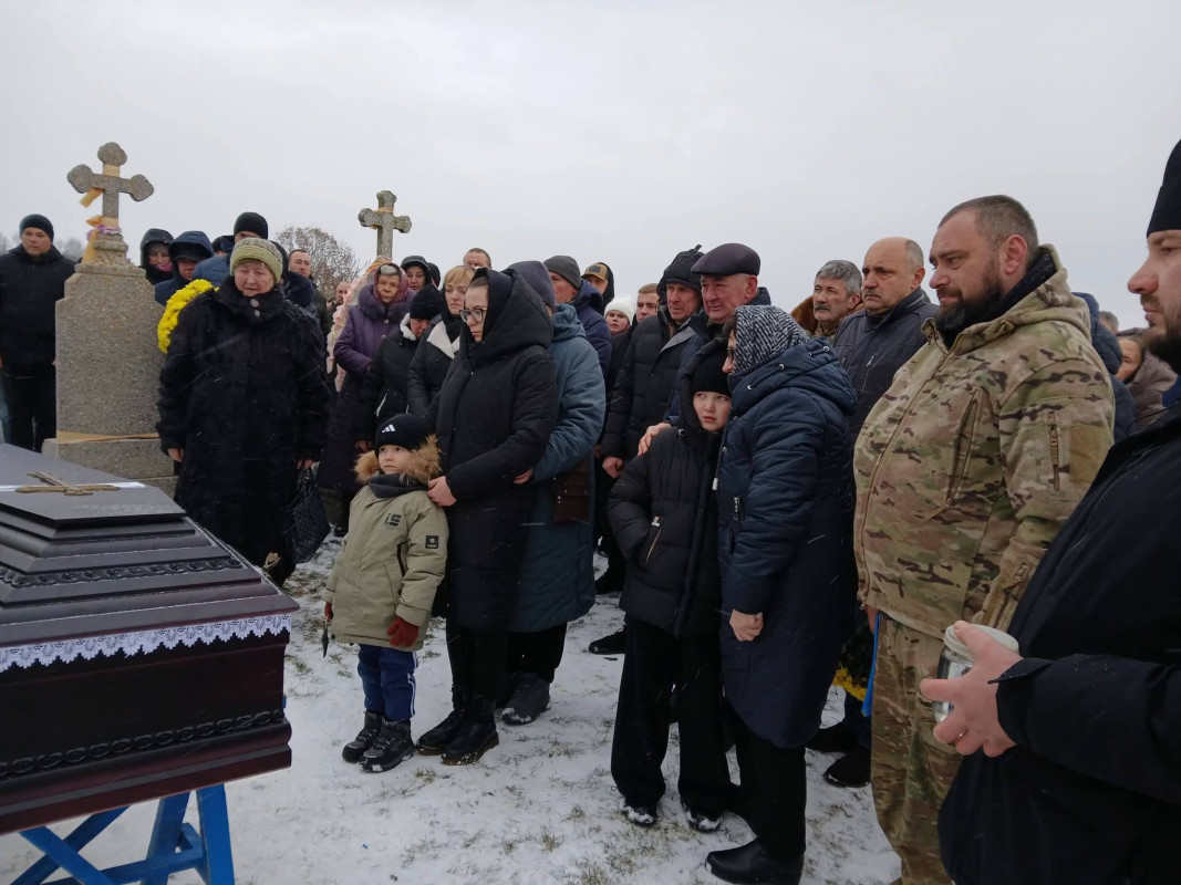 Повернувся додому «на щиті»: волиняни провели на вічний спочинок полеглого капітана Олександра Євтушка