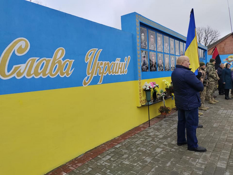 Лише через десять днів побратими змогли забрати його тіло з поля бою: на Волині поховали Героя Михайла Вацика