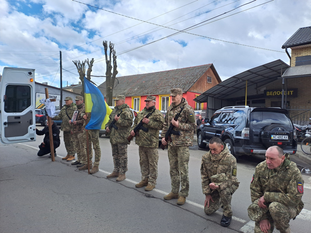 Місяць боровся за життя, проте хвороба взяла гору: на Волині поховали захисника Сергія Сидорука