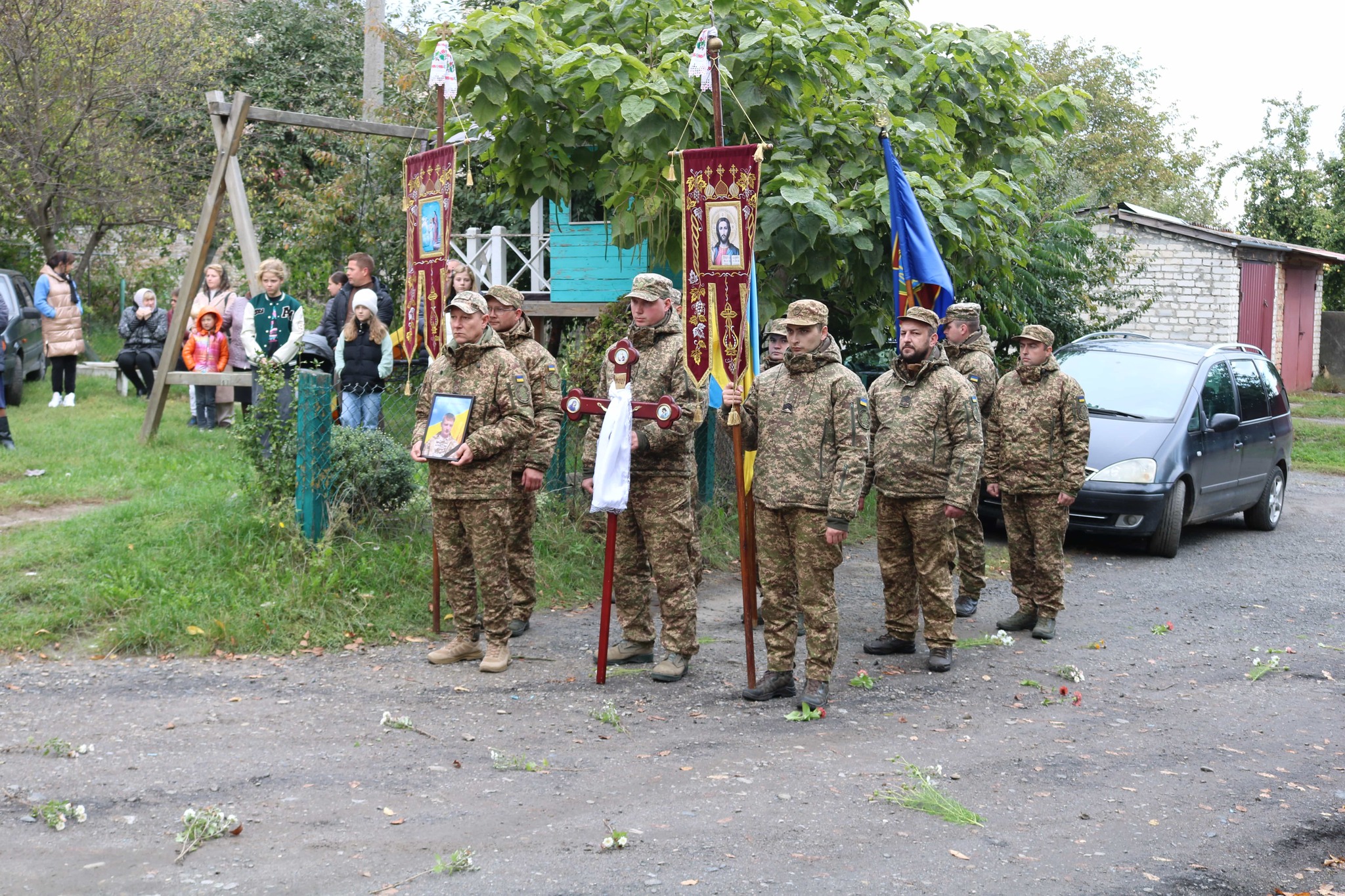 Небесне військо поповнилося ще одним Героєм: на Волині в останню путь провели Героя Олександра Ходачкевича