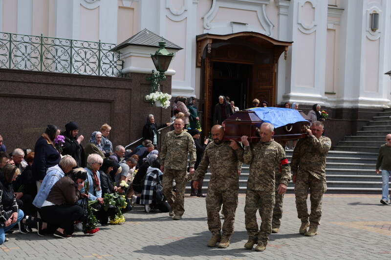 У Луцьку провели в останню путь полеглого військовослужбовця Олександра Кобилька