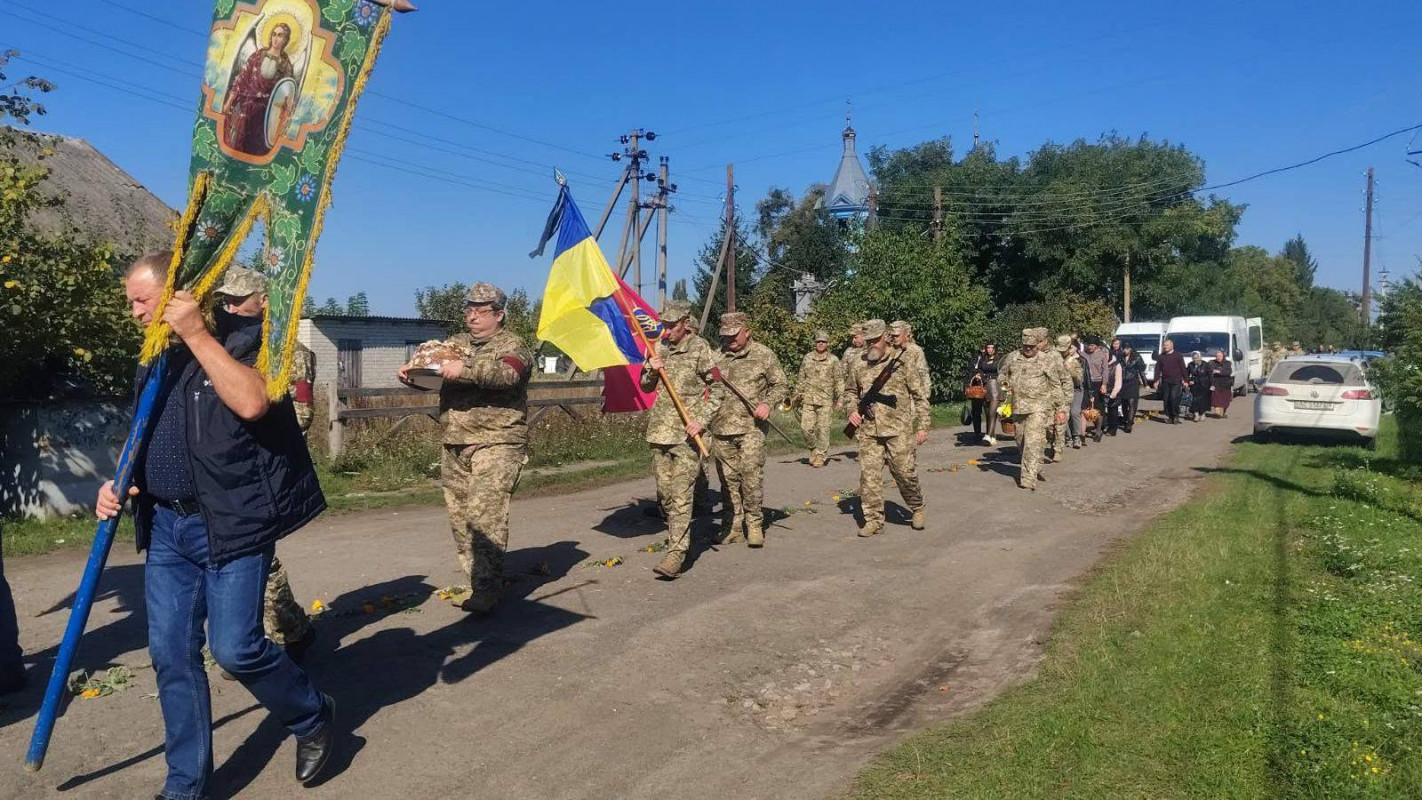 Йому назавжди 29: на Волині провели в останню путь Героя Дмитра Різника