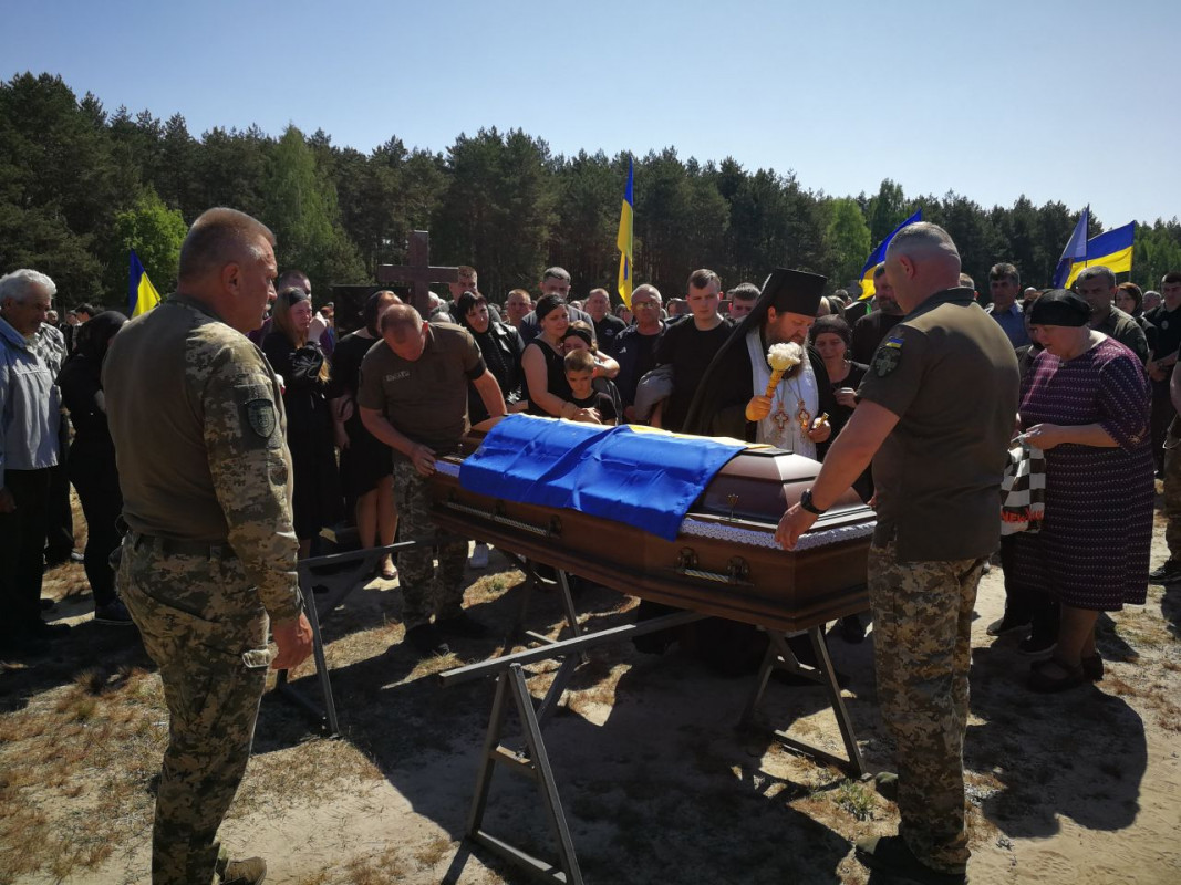 Громада в жалобі: на Волині попрощалися із Героєм Русланом Сулімом