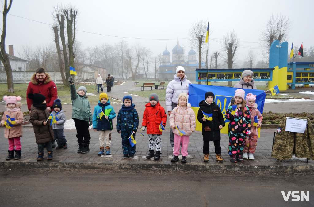 «Для нас – це одна хвилина, для них – Вічність»: у прикордонному місті на Волині вшанували тих, хто загинув від війни