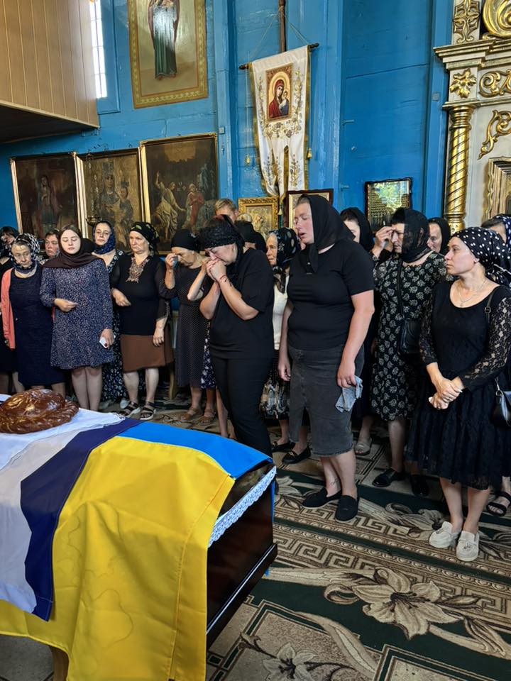 Віддав життя за Україну: на Волині попрощалися з Героєм Олегом Козловським