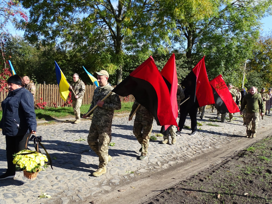 Волинь втратила ще одного воїна: в останню земну дорогу провели Героя Миколу Ковальчука