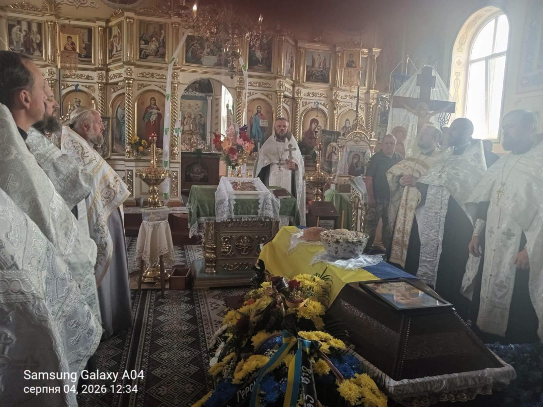 Понад два роки вважався зниклим безвісти: на Волині поховали Героя Олександра Лавренчука