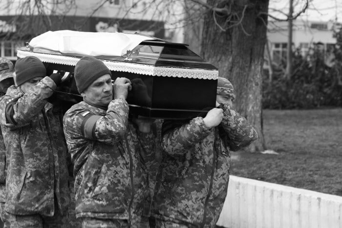 Загинув чотири місяці тому, а поховали тільки нині: у Луцьку попрощалися з Героєм Олександром Скрипчуком