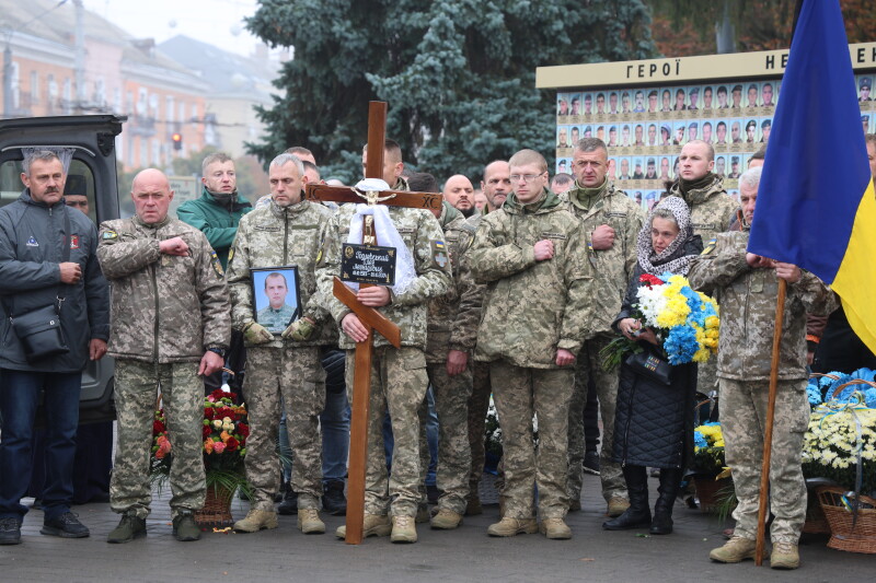 У храмі стояли три труни: у Луцьку попрощалися з Героями Олегом Березовським, Олегом Годлевським та Василем Мельничуком