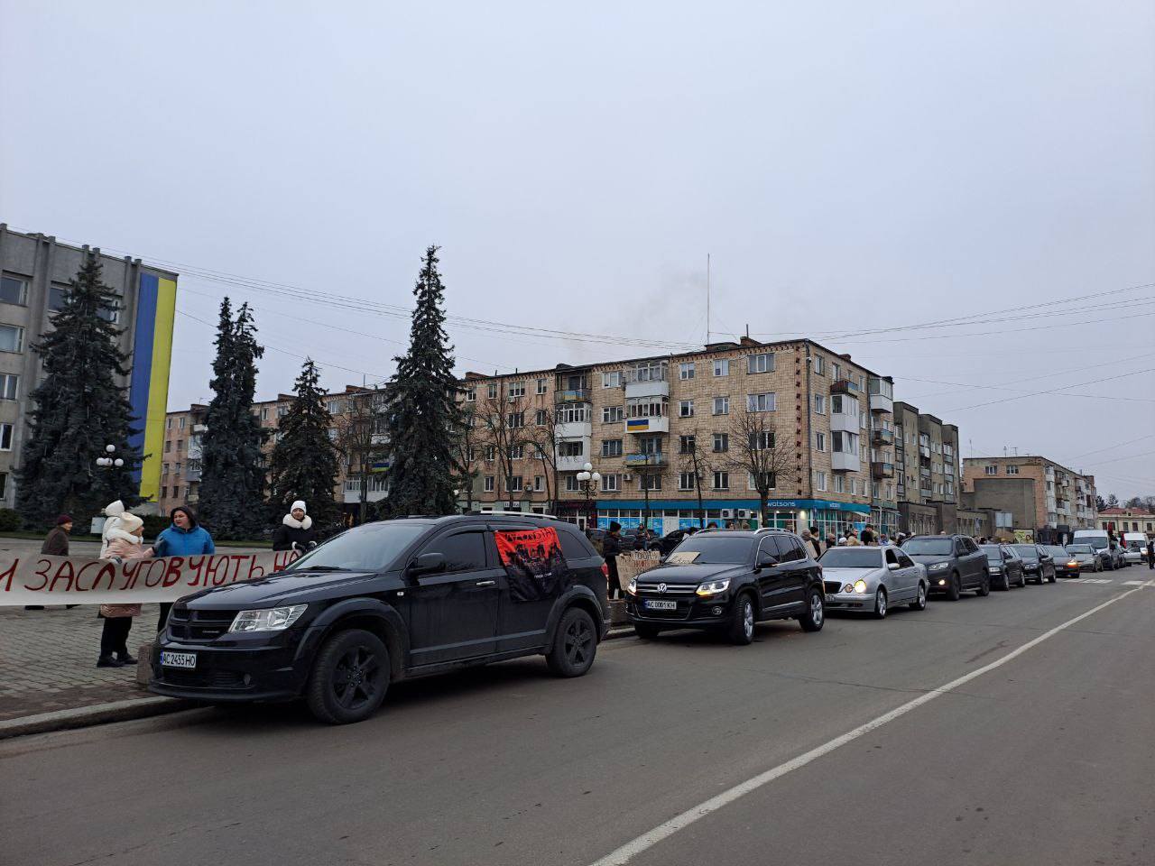 «Не мовчи! Полон вбиває»: на Волині пройшла акція підтримки полонених бійців полку «Азов»