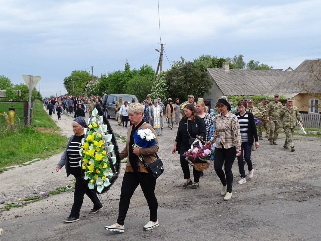 Серце зупинилося у лікарні: на Волині поховали захисника Андрія Свігуна