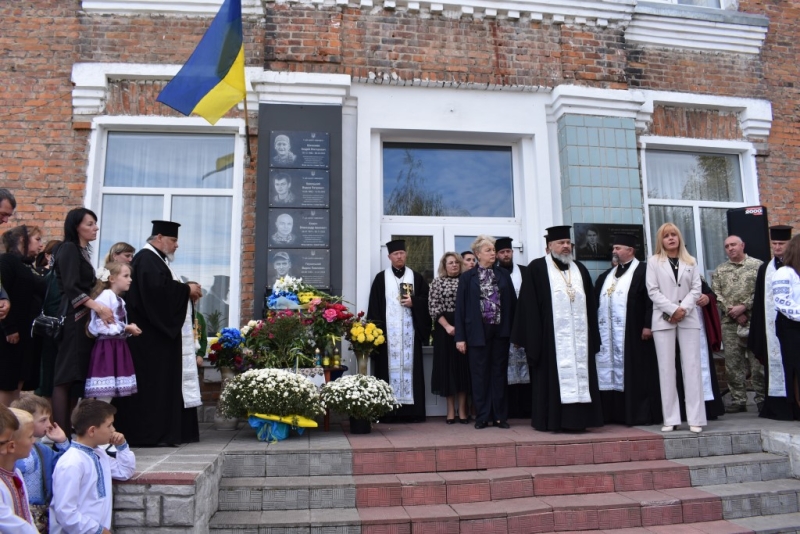 У селищі на Волині відкрили меморіальні дошки на честь загиблих воїнів ЗСУ