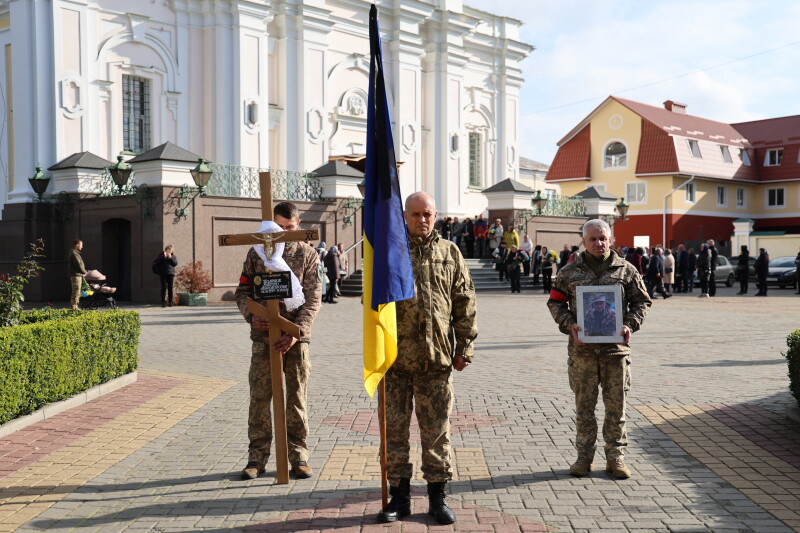 У Луцьку попрощалися із захисником України Віктором Калеником