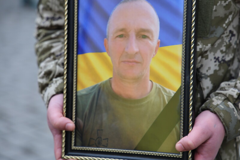 Загинув півтора року тому: у Луцьку попрощалися із воїном Іваном Литвинчуком