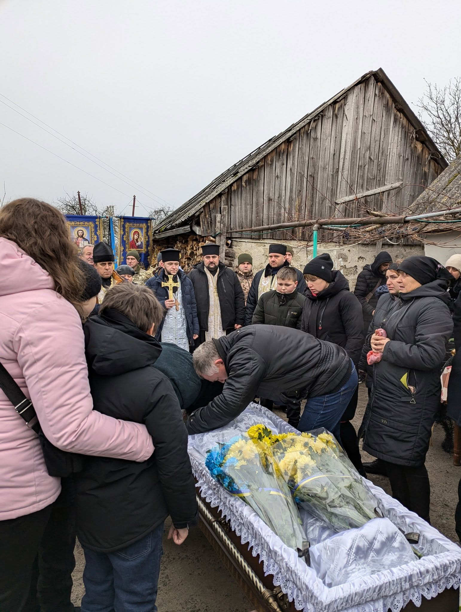 Серце зупинилося у лікарні: на Волині попрощалися з Героєм Олегом Котом