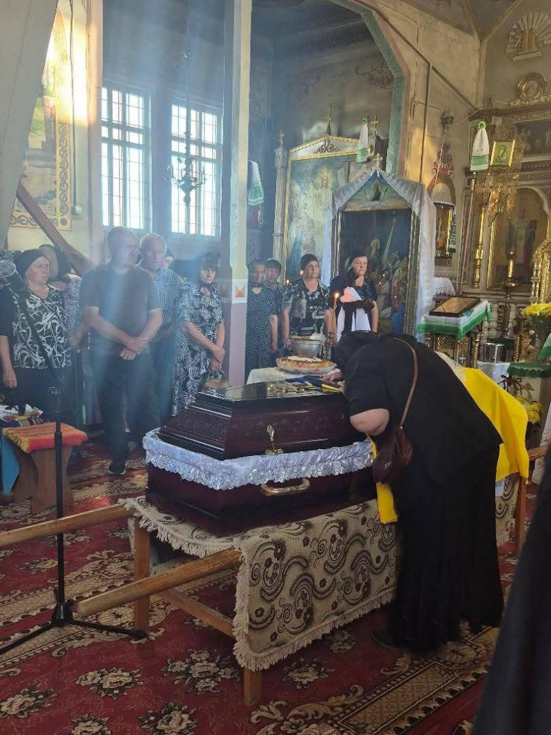 На Волині провели в останню путь воїна Анатолія Кривоша, який з перших днів повномасштабного вторгнення боронив Україну