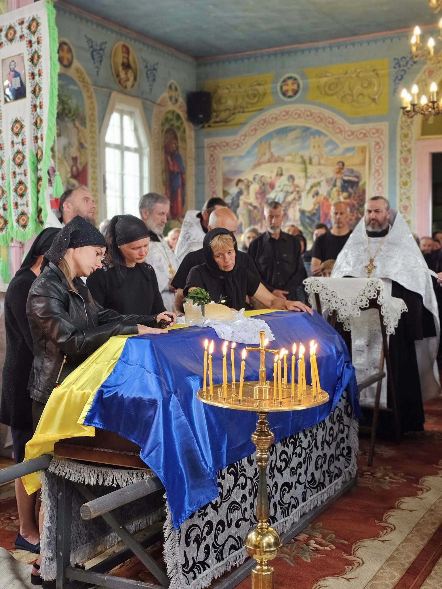 Навіки 33: на Волині попрощалися з полеглим Захисником України Володимиром Семенакою