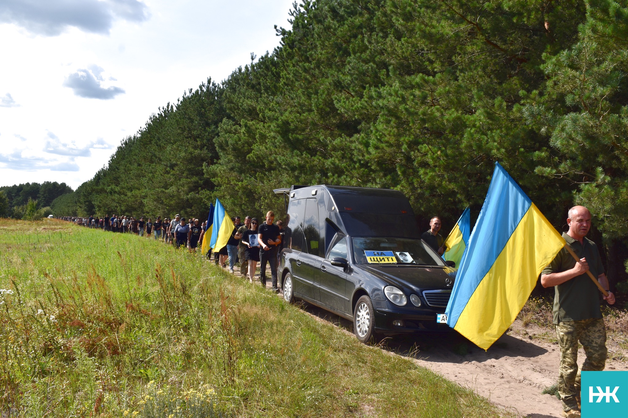 Майже два роки вважався зниклим безвісти: на Волині в останню дорогу провели Героя Олександра Пасіка