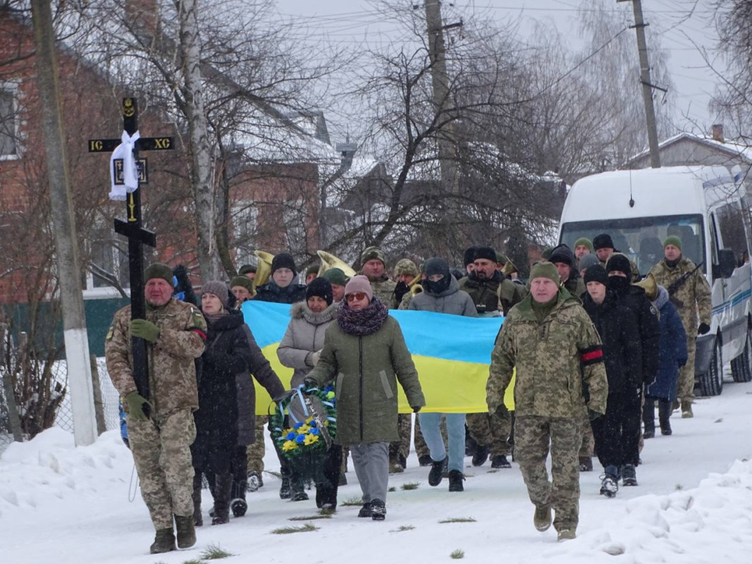 Серце воїна зупинилося на 41-му році життя: на Волині поховали Героя Олега Оменюка 