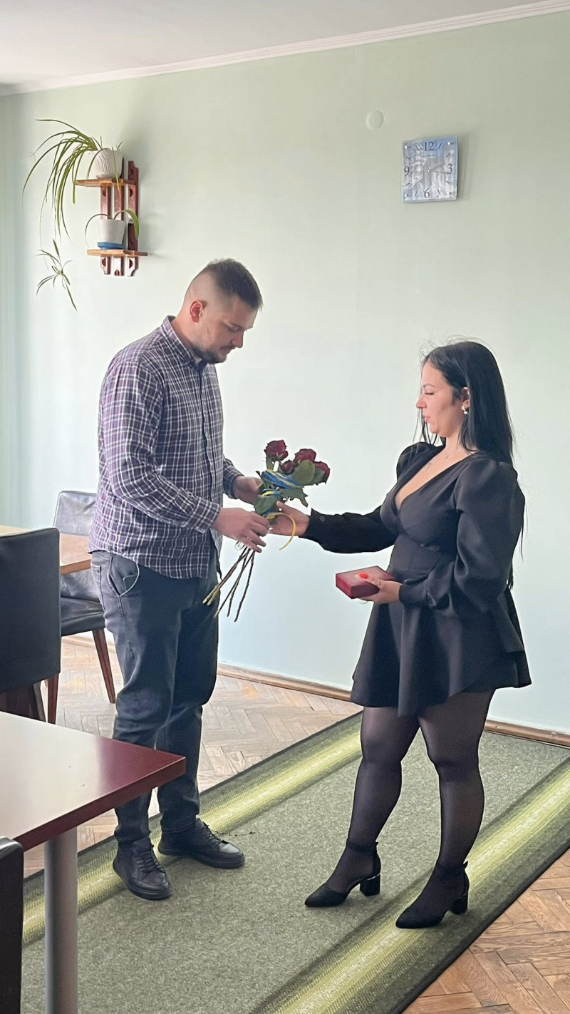 З війни чекали молода дружина та двоє дітей: 22-річного Героя з Волині посмертно нагородили орденом