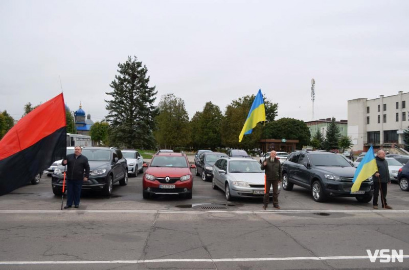 Життя зупинилося на хвилину: у прикордонному місті на Волині вшанували тих, хто загинув від війни