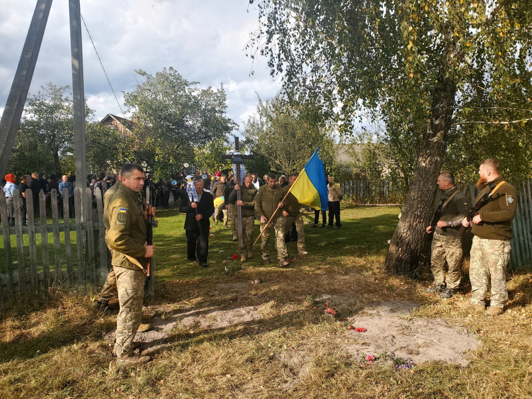 Життя обірвалося у відпустці вдома: на Волині поховали Героя Миколу Байрука