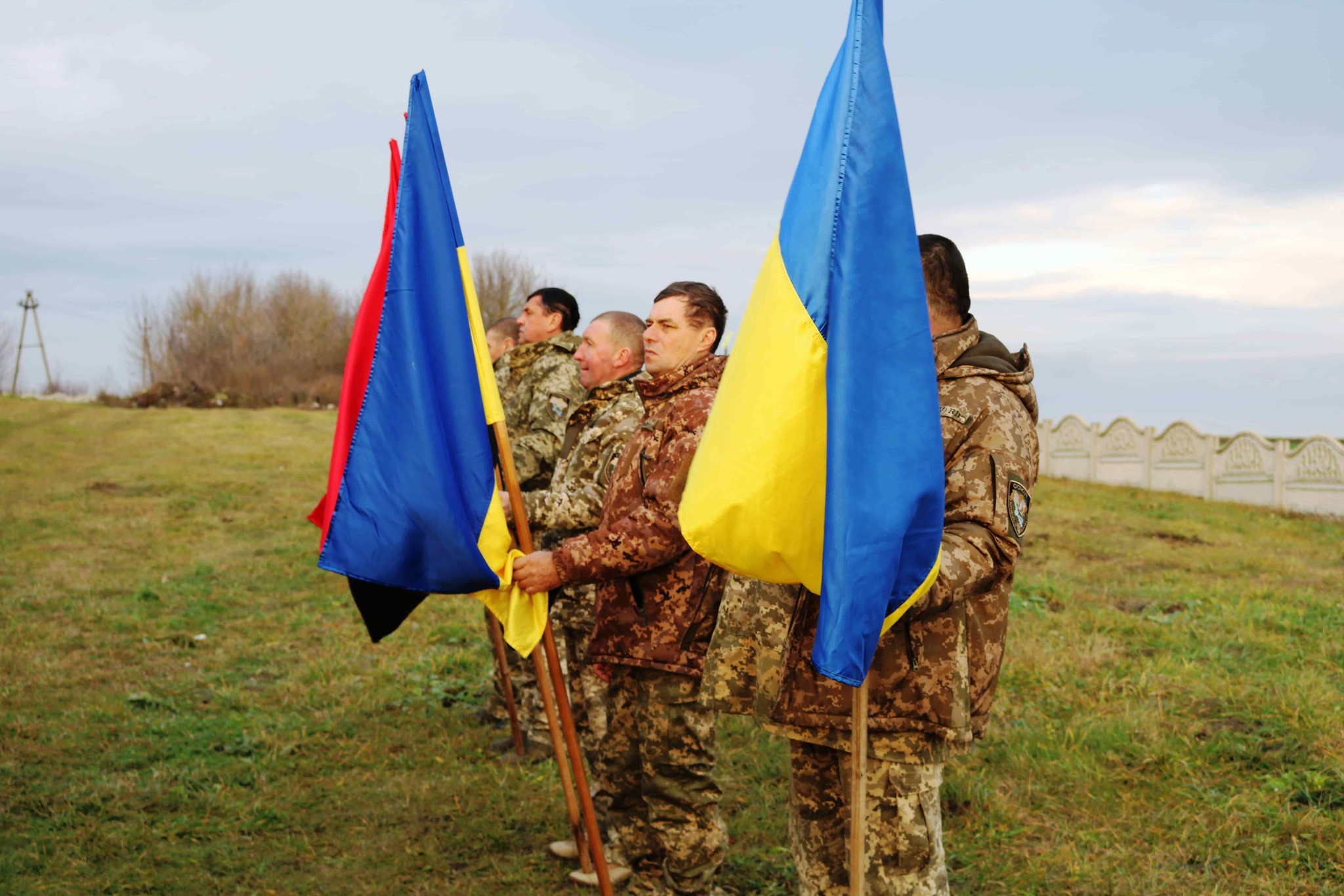 Понад рік вважався безвісти зниклим: у Луцькому районі поховали Героя Василя Цвілюка