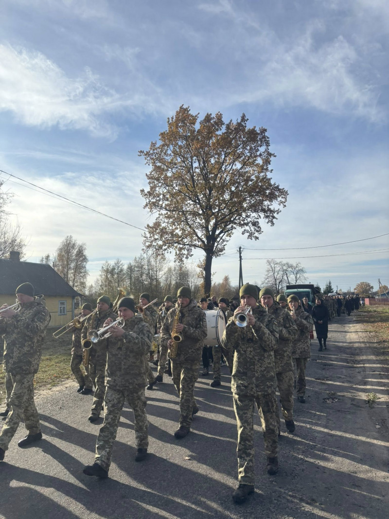 До останнього подиху боронив Україну: на Волині попрощалися із загиблим Героєм Іваном Кіпенем