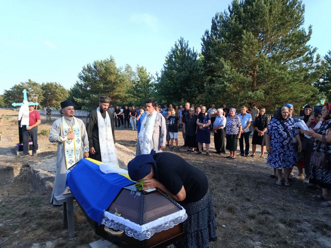 Громада на Волині попрощалася одразу з двома Героями: в останню путь провели Юрія Джуля та Василя Шилюка