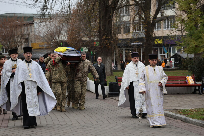 Майже через рік після загибелі у Луцьку попрощалися з 31-річним воїном Андрієм Грицюком