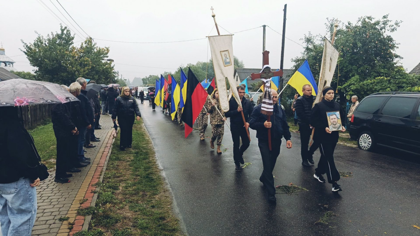 На Волині в останню путь провели 35-річного захисника Володимира Медведюка