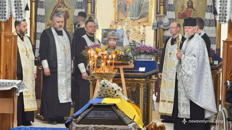 Війна забрала молоде життя на полі бою: на Волині поховали Героя Петра Потапова