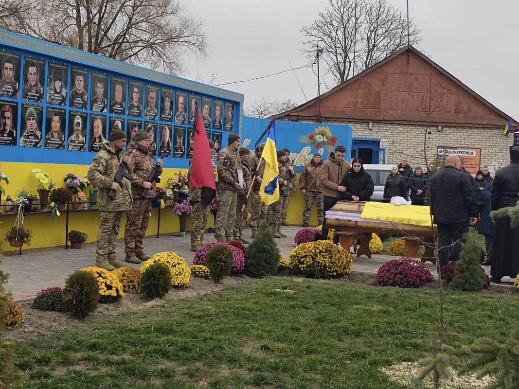 Заручився з коханою за кілька місяців до загибелі: на Волині попрощалися із 25-річним Героєм Андрієм Федоруком