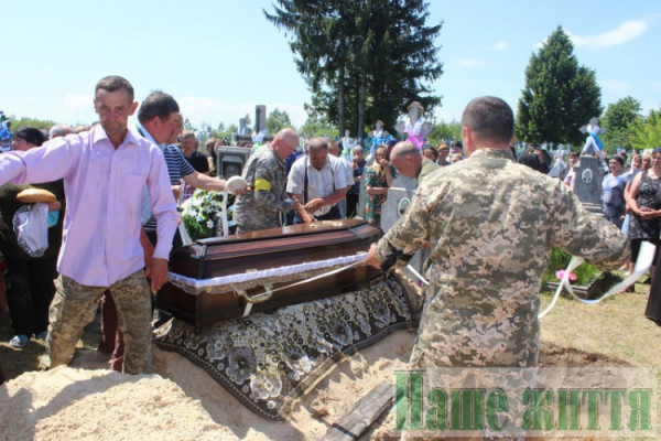 Тиждень не дожив до свого 23-річчя: на Волині поховали Героя