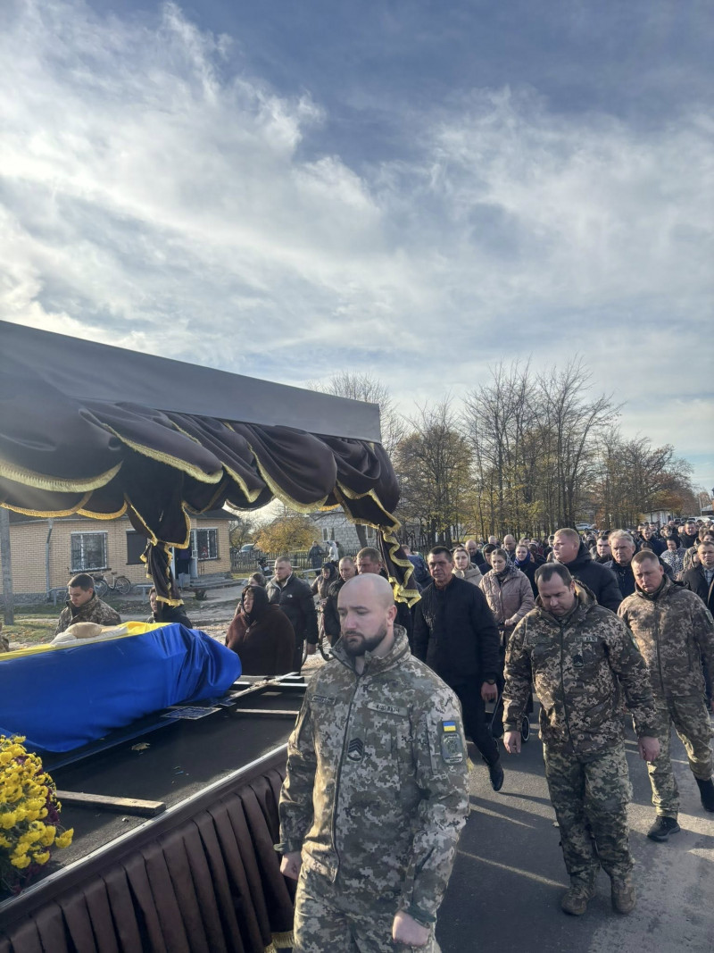 До останнього подиху боронив Україну: на Волині попрощалися із загиблим Героєм Іваном Кіпенем